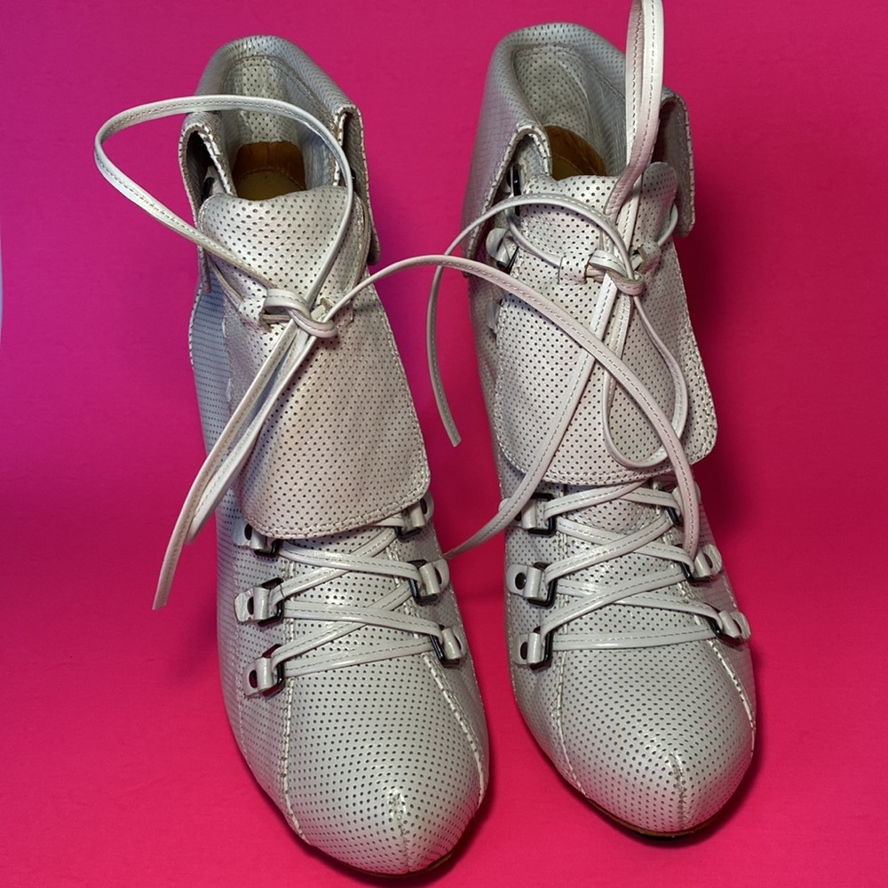 L.A.M.B. White ankle boot stiletto lace front size 10